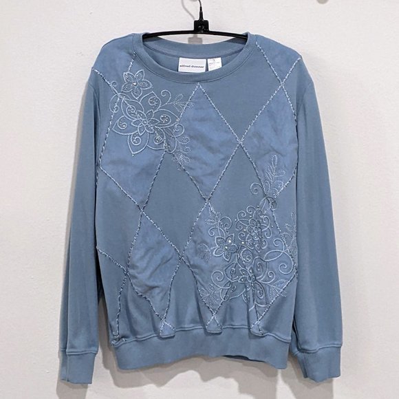 Alfred Dunner Blue Embroidered Sweatshirt Size Medium - Picture 1 of 3